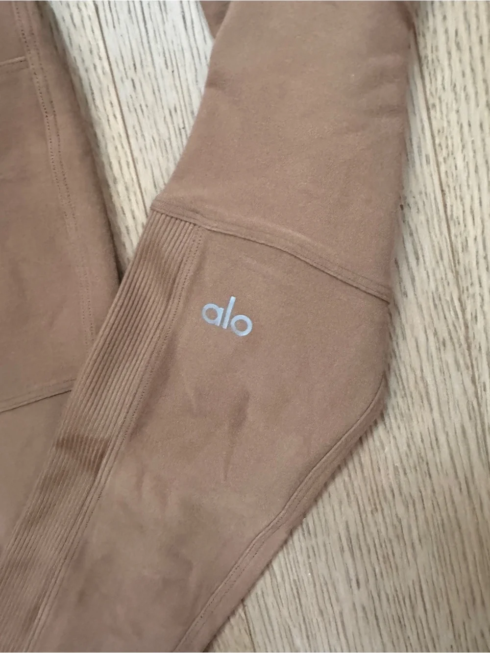 Alo Neutral-Tone Leggings - Taupe